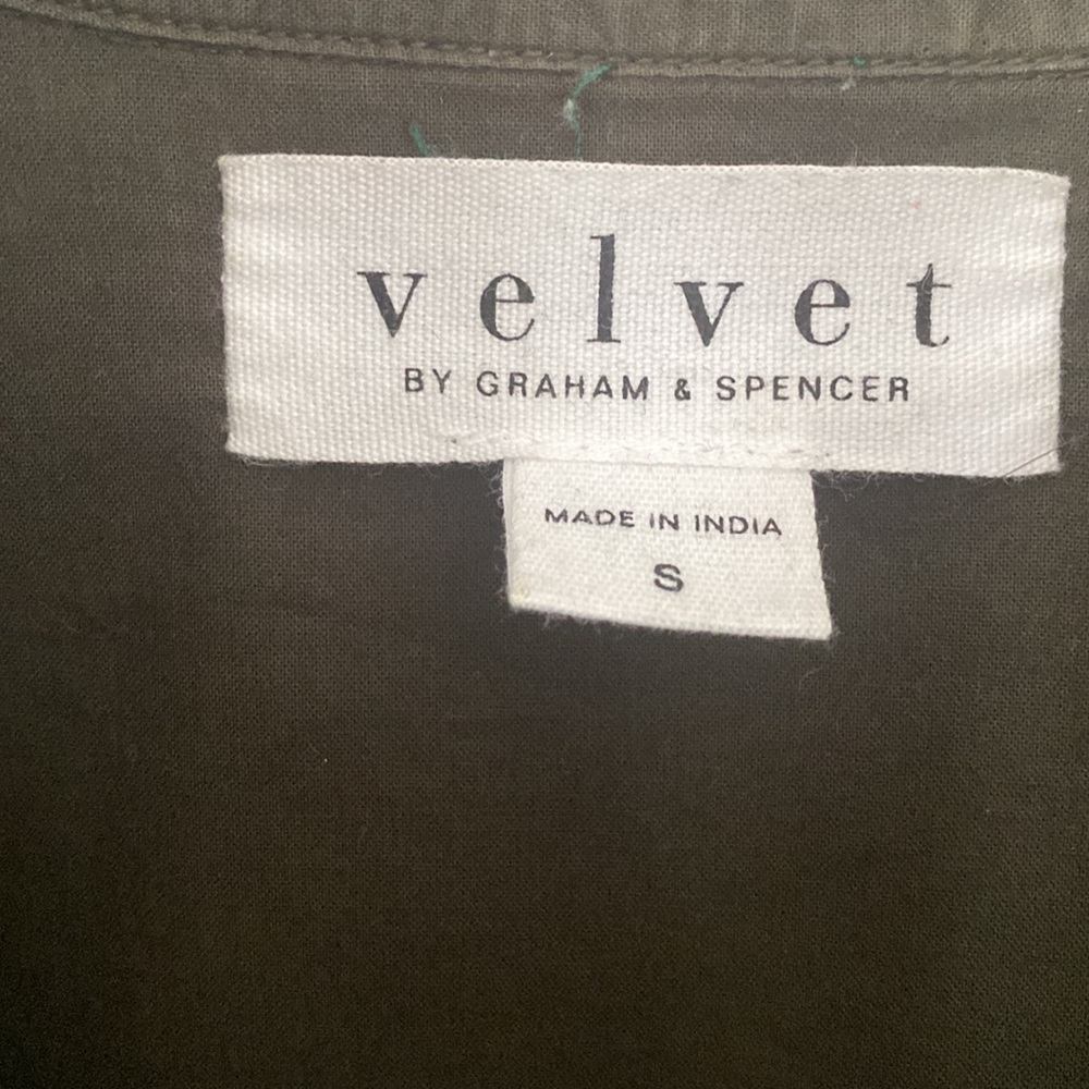 Button down - Picture 3 of 3